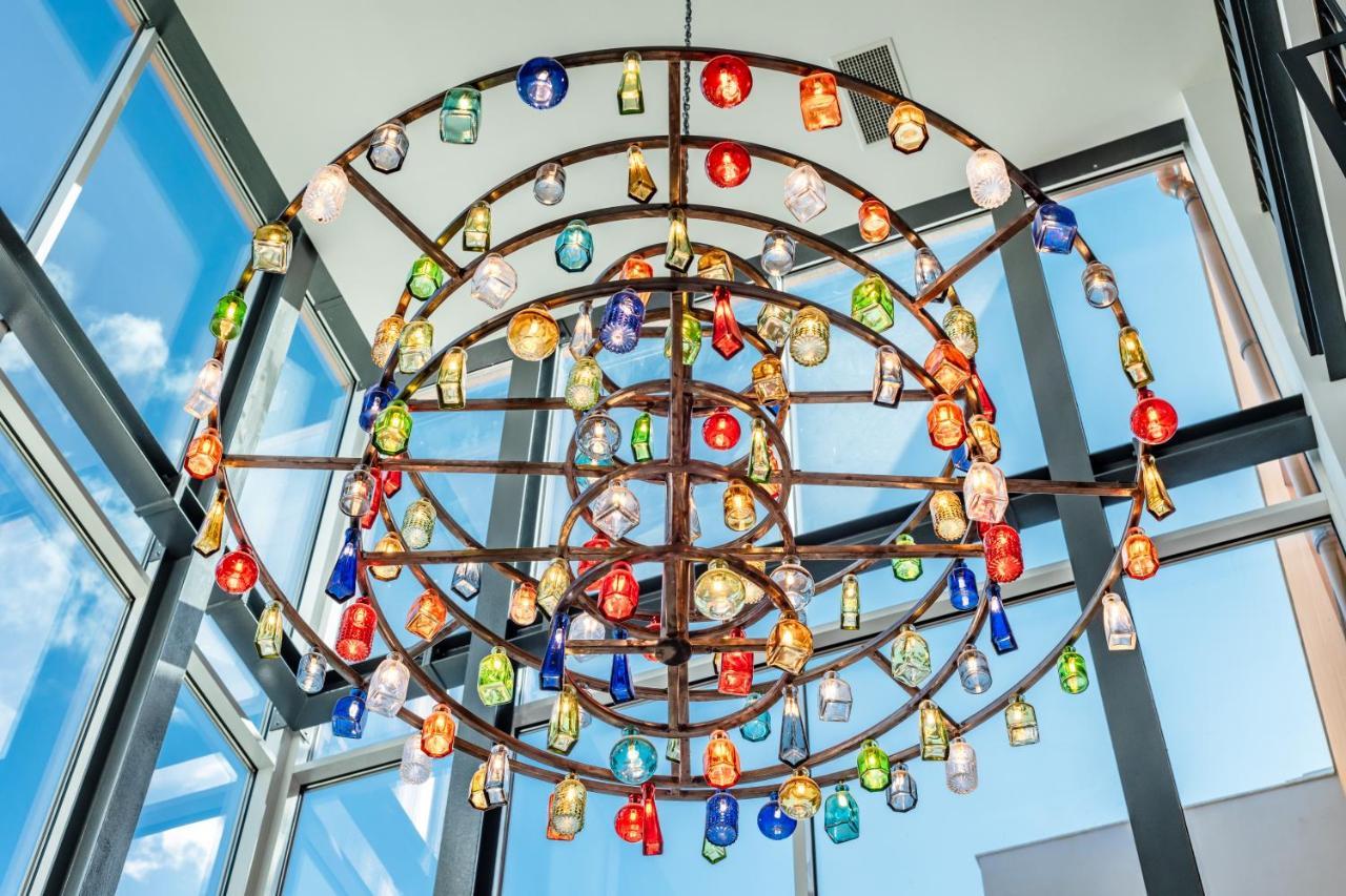 Pestana Douro Riverside - Preferred Hotels & Resorts, Lifestyle Valbom  エクステリア 写真 The 100-foot (30 m) high chandelier at the entrance of the building