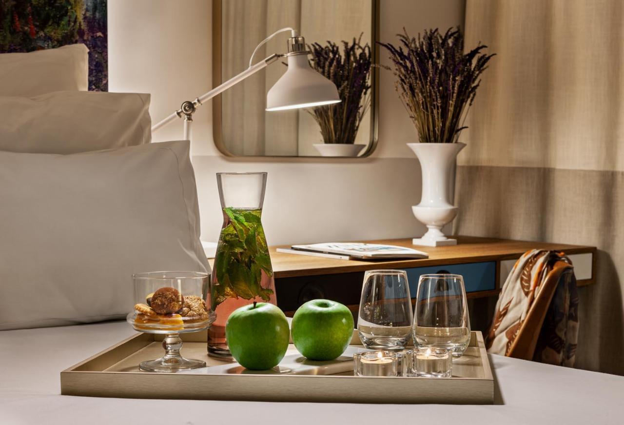 Pestana Douro Riverside - Preferred Hotels & Resorts, Lifestyle Valbom  エクステリア 写真 A tray with fruit and water