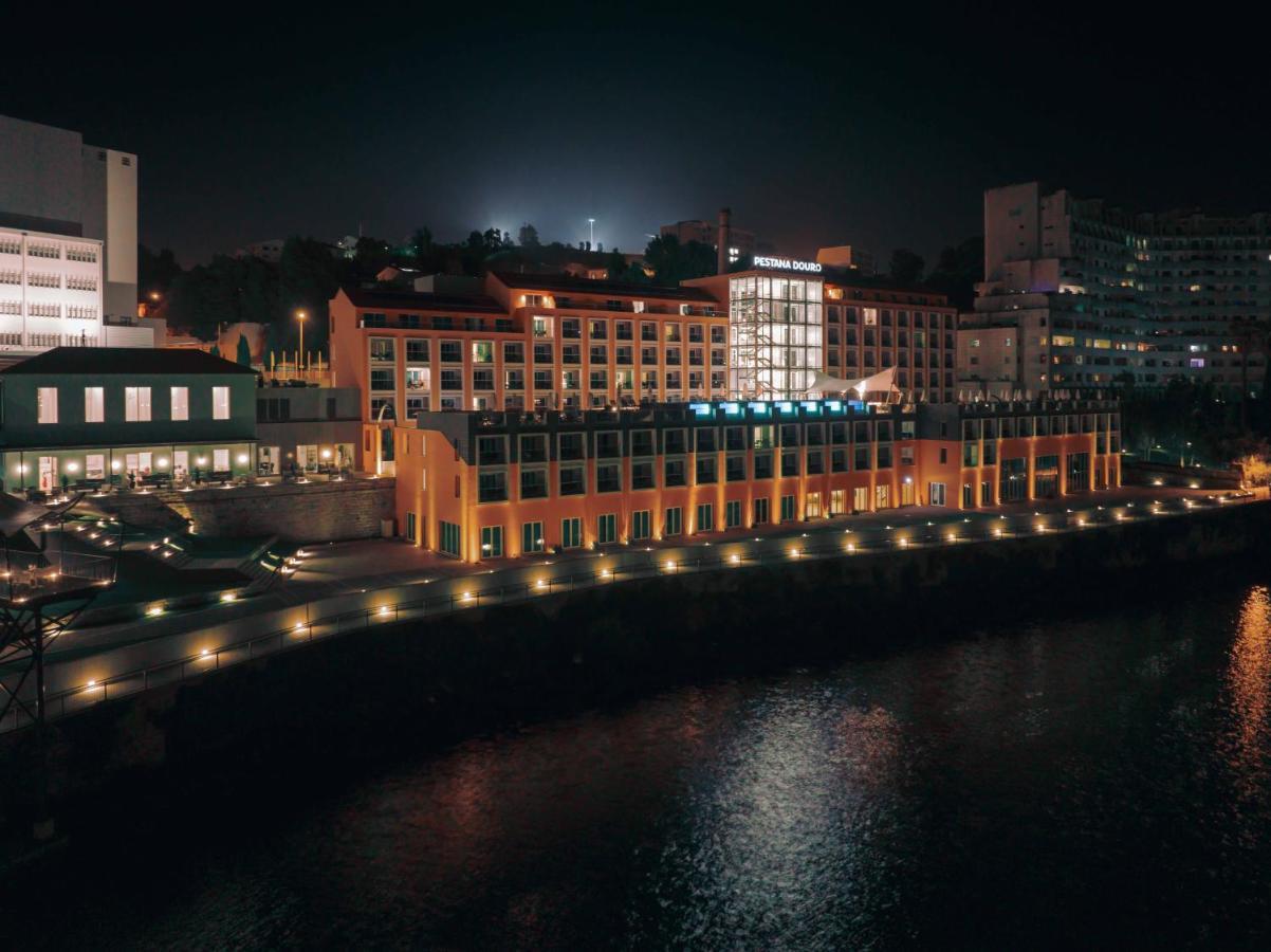 Pestana Douro Riverside - Preferred Hotels & Resorts, Lifestyle Valbom  エクステリア 写真 The hotel at night